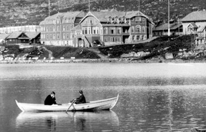 Historic image of the Finse 1222 hotel in Finse, Norway